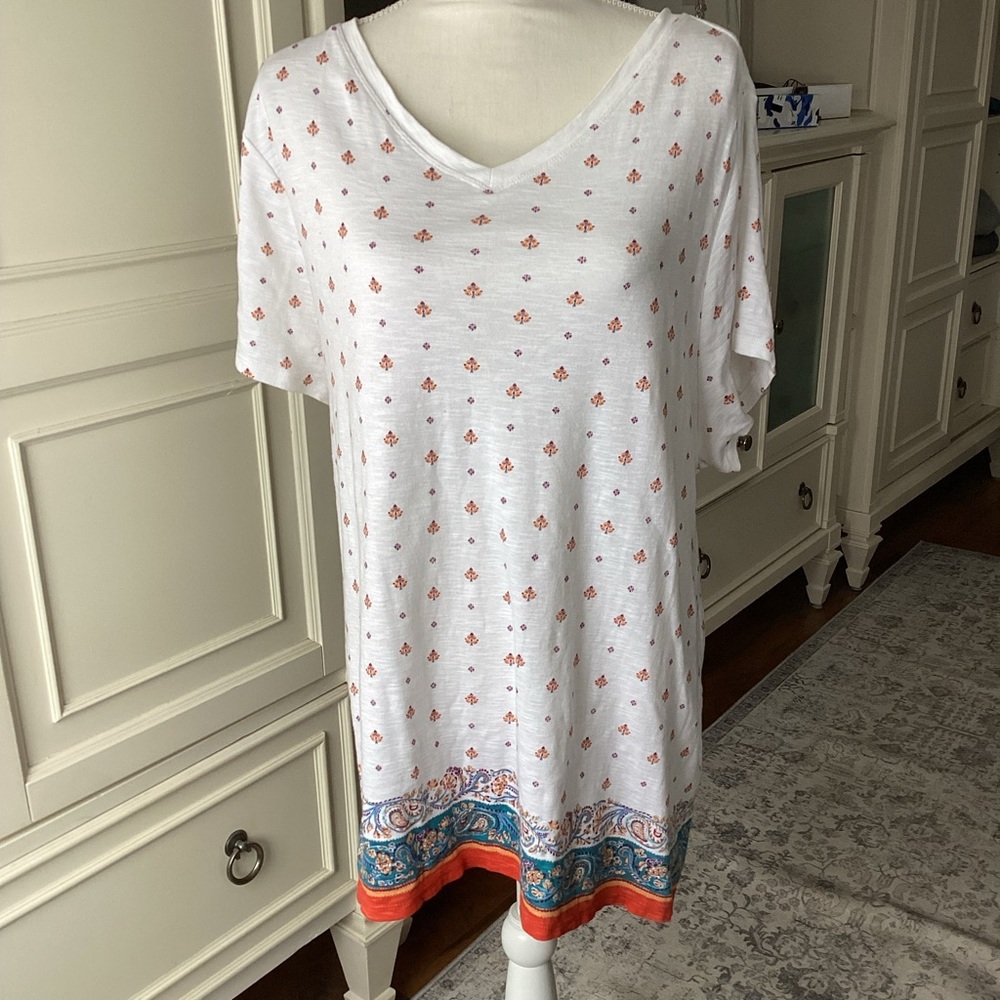 J. Jill White Short Sleeve V-Neck Tee with Coral & Teal Border